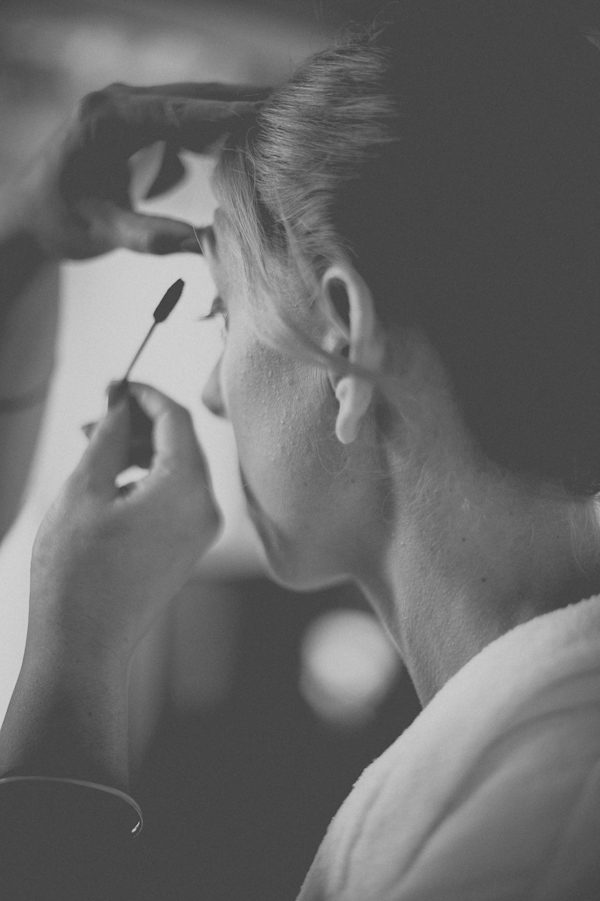 bride getting ready, photo by Still55 Photography | via junebugweddings.com bride getting ready, photo by Still55 Photography | via junebugweddings.com