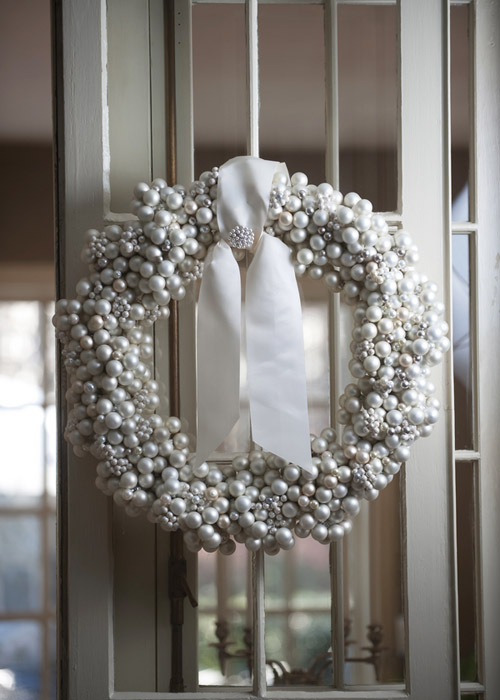 winter white wedding decor photographed by Justin + Mary | via junebugweddings.com winter white wedding decor photographed by Justin + Mary | via junebugweddings.com