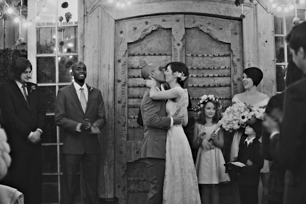 warm and cozy winter wedding, photo by Alison Conklin Photography | via junebugweddings.com warm and cozy winter wedding, photo by Alison Conklin Photography | via junebugweddings.com