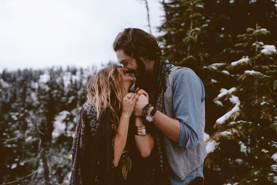 Snowy-Couple-Session-at-Mt-Baker-Alexandra-Celia-5