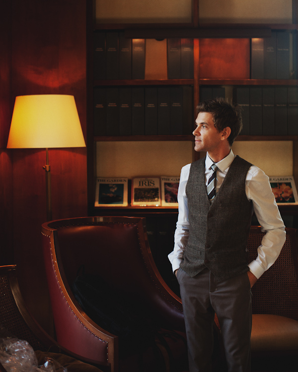 J. Crew groom's fashion, photo by Erik Clausen | via junebugweddings.com J.Crew groom's fashion, photo by Erik Clausen | via junebugweddings.com