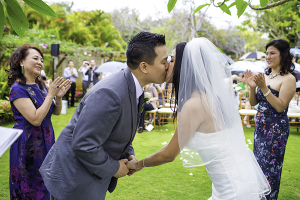tropical destination wedding in Princeville, Kaua'i, Hawai'i, photos by Brett Butterstein Photography | via junebugweddings.com tropical destination wedding in Princeville, Kaua'i, Hawai'i, photos by Brett Butterstein Photography | via junebugweddings.com