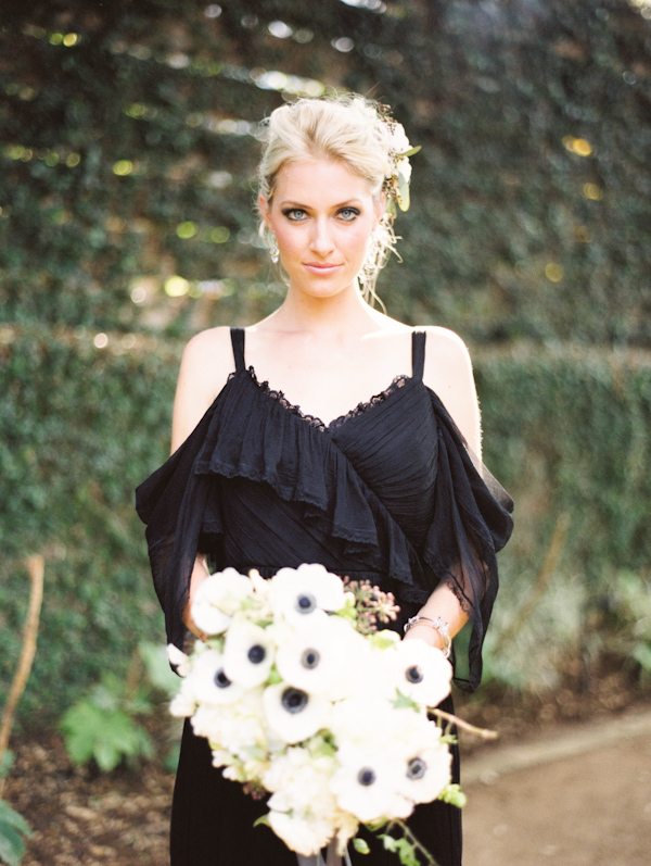 organic black & white wedding inspiration photo shoot, photo by Taylor Lord Photography | via junebugweddings.com organic black & white wedding inspiration photo shoot, photo by Taylor Lord Photography | via junebugweddings.com