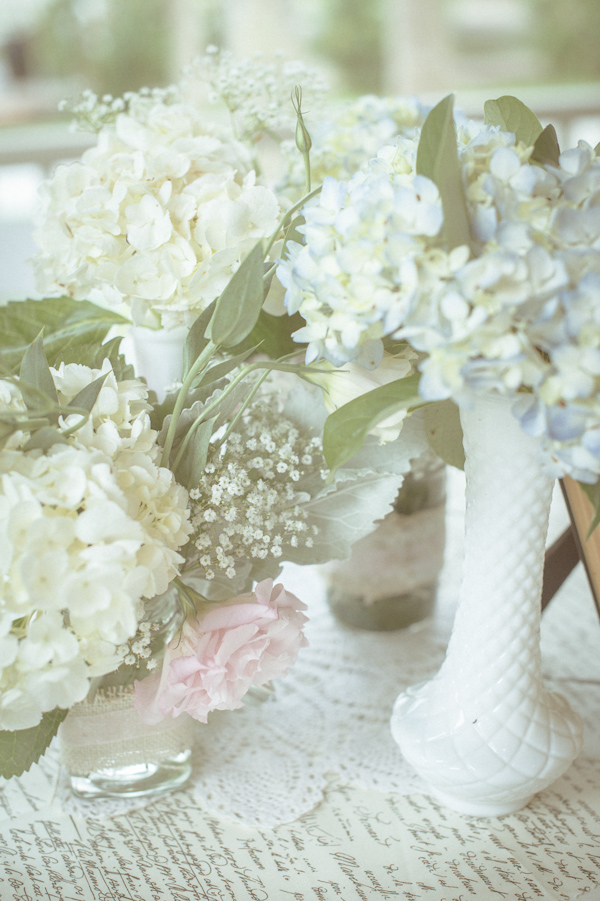 wedding flowers, photo by Still55 Photography | via junebugweddings.com wedding flowers, photo by Still55 Photography | via junebugweddings.com