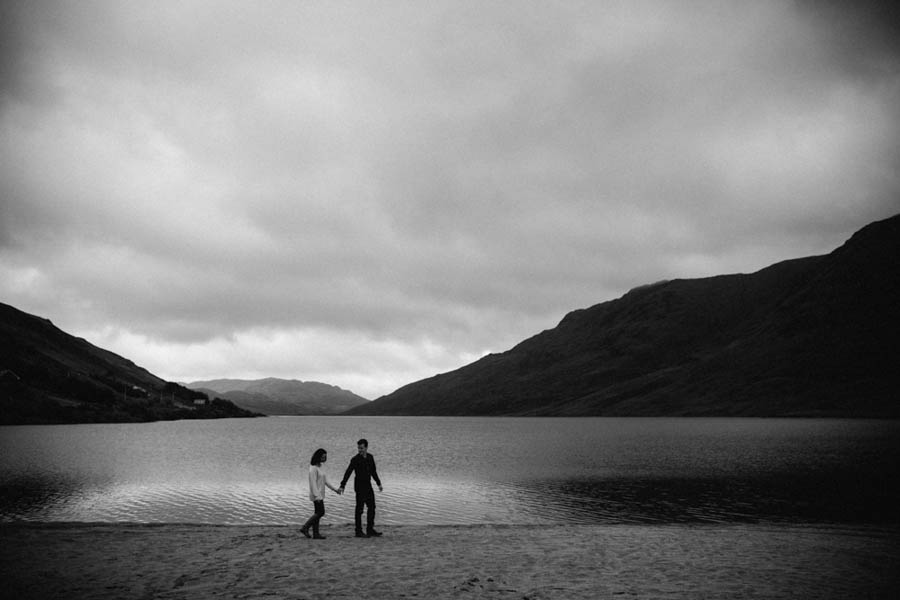 Foggy-Couple-Session-in-the-Connemara-Mountains-David-Olsthoorn-Photography-15