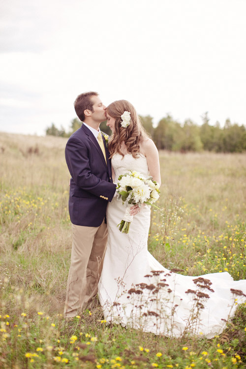 Rustic outdoor New Hampshire barn wedding - photo by Emily Delamater Photography | via junebugweddings.com Rustic outdoor New Hampshire barn wedding - photo by Emily Delamater Photography | via junebugweddings.com