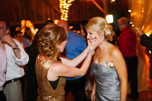 vintage metallic vineyard wedding in Michigan, photo by Dan Stewart Photography | via junebugweddings.com vintage metallic vineyard wedding in Michigan, photo by Dan Stewart Photography | via junebugweddings.com