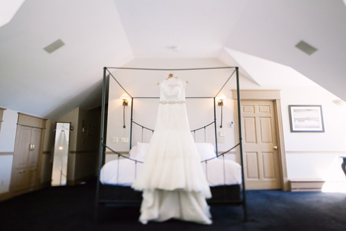 vintage metallic vineyard wedding in Michigan, photo by Dan Stewart Photography | via junebugweddings.com vintage metallic vineyard wedding in Michigan, photo by Dan Stewart Photography | via junebugweddings.com