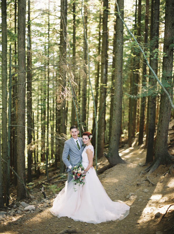 Pacific-Northwest-Wedding-Inspiration-at-Rattlesnake-Ledge-Sweet-Pea-Events-011