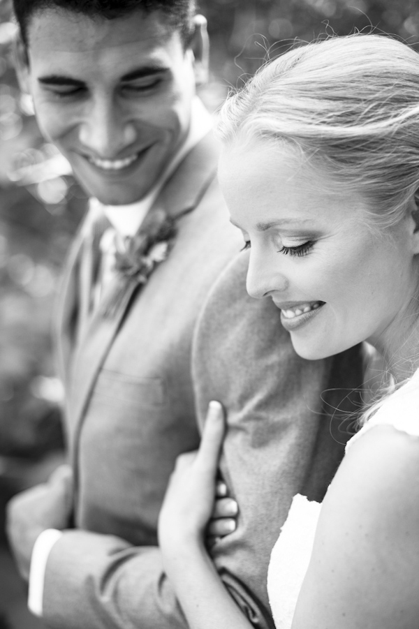 natural, outdoors wedding in Portland, Oregon at Hoyt Arboretum, wedding photo by Aaron Courter Photography | via junebugweddings.com natural, outdoors wedding in Portland, Oregon at Hoyt Arboretum, wedding photo by Aaron Courter Photography | via junebugweddings.com
