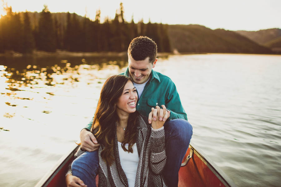 Mountain-Backdrop-Engagement-Photos-at-Sparks-Lake-Natalie-Puls-Photography-5