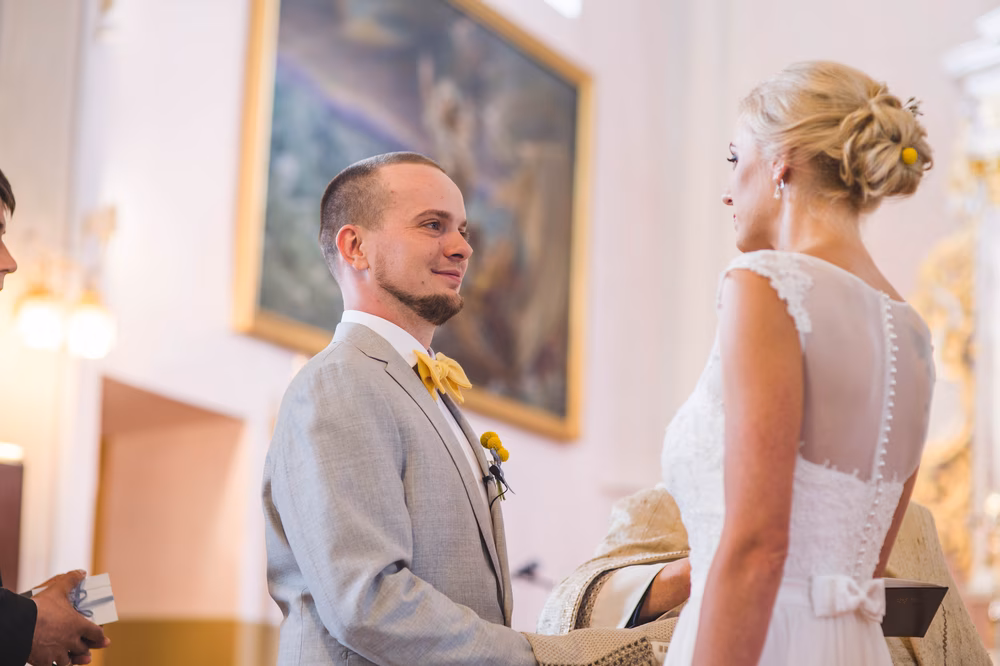 Yellow-Grey-Wedding-Mantas-Photography-11