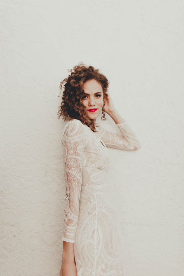 retro-palm-springs-inspired-bridal-looks-from-abe-bridal-14