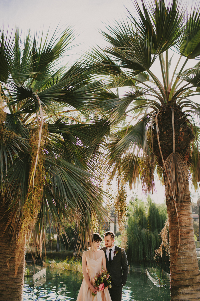creative-blush-wedding-inspiration-at-echo-park-lake-15