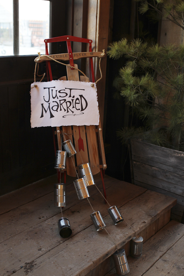 warm and cozy winter wedding, photo by Alison Conklin Photography | via junebugweddings.com warm and cozy winter wedding, photo by Alison Conklin Photography | via junebugweddings.com