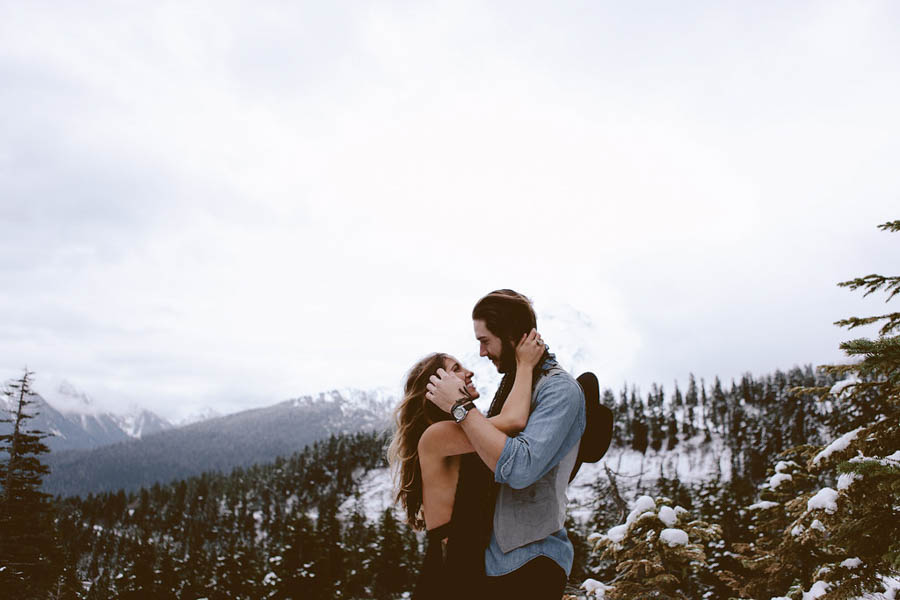 Snowy-Couple-Session-at-Mt-Baker-Alexandra-Celia-3