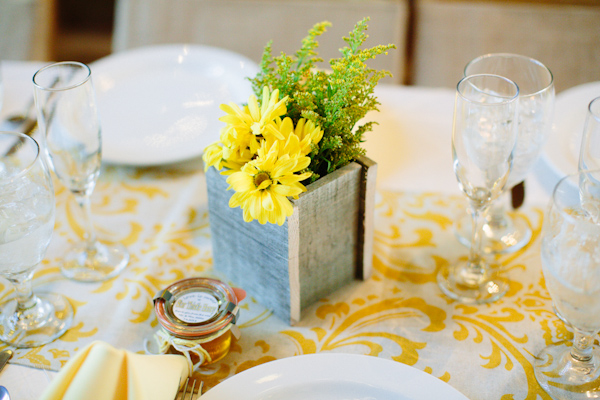 sunny rustic barn wedding in Michigan with photos by Dan Stewart | via junebugweddings.com sunny rustic barn wedding in Michigan with photos by Dan Stewart | via junebugweddings.com