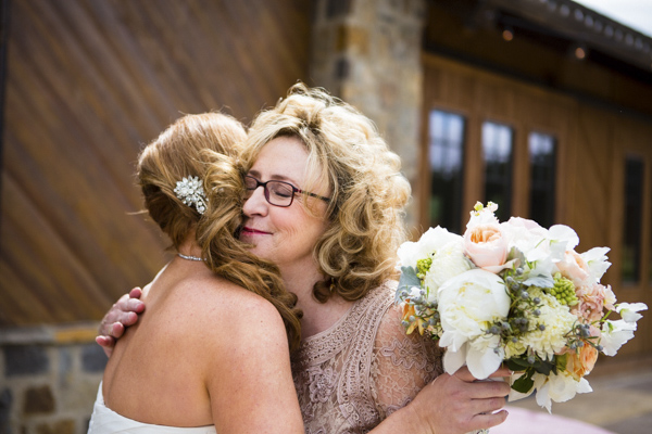 peach, coral, grey wedding at Swiftwater Cellars, photo by La Vie Photography | via junebugweddings.com peach, coral, grey wedding at Swiftwater Cellars, photo by La Vie Photography | via junebugweddings.com