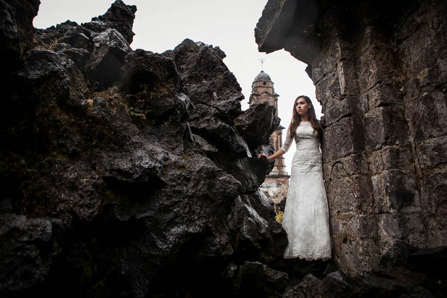 Romantic-Post-Wedding-Shoot-San-Juan-Parangaricutiro-Jorge-Kick (20 of 25)