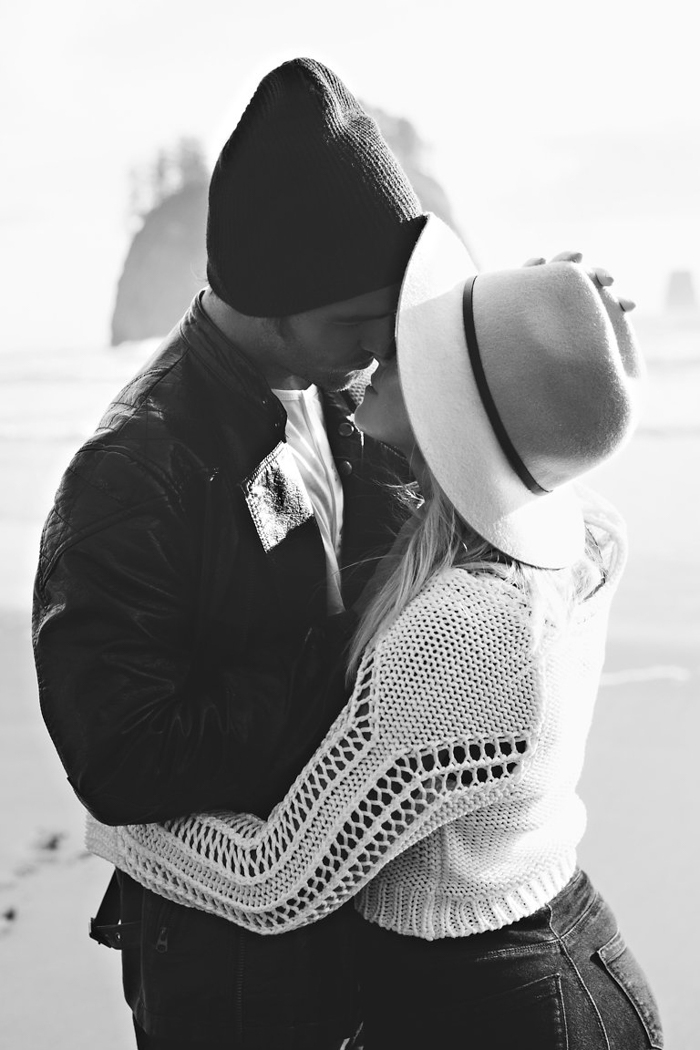stylish-engagement-photos-on-second-beach-4