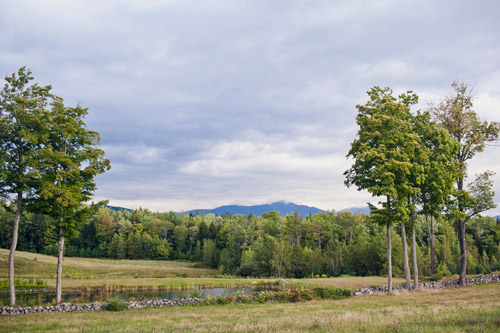 Rustic outdoor New Hampshire barn wedding - photo by Emily Delamater Photography | via junebugweddings.com Rustic outdoor New Hampshire barn wedding - photo by Emily Delamater Photography | via junebugweddings.com