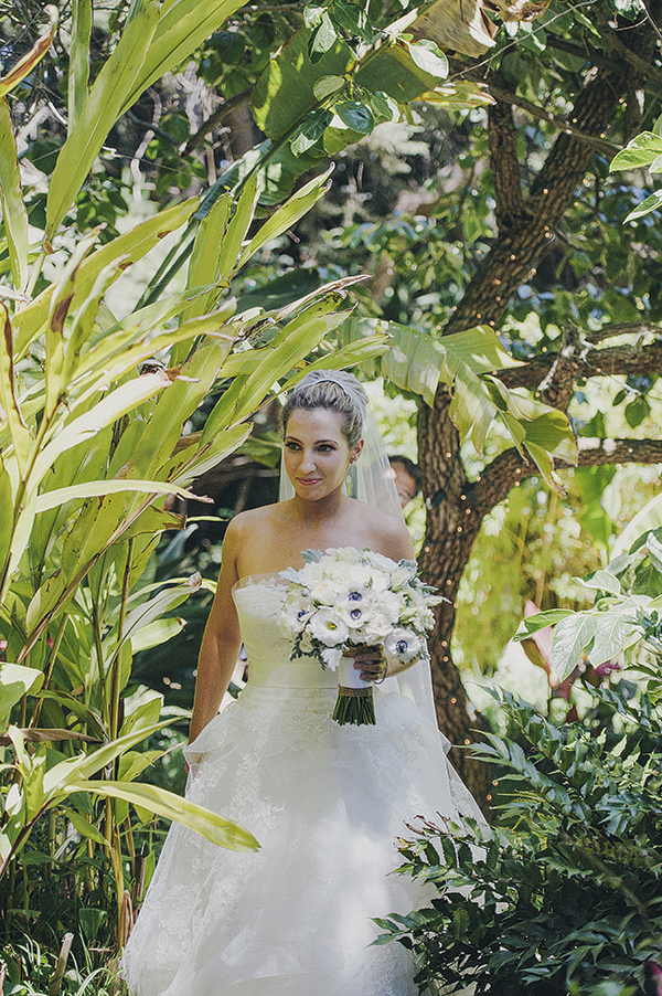 organic outdoor summer wedding at Holly Farm - photo by Lisa Lefringhouse Photography | via junebugweddings.com organic outdoor summer wedding at Holly Farm - photo by Lisa Lefringhouse Photography | via junebugweddings.com