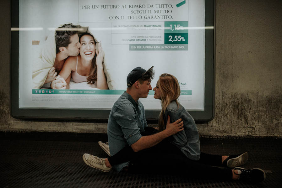 these-two-cuddled-all-the-way-through-their-rome-engagement-session-14