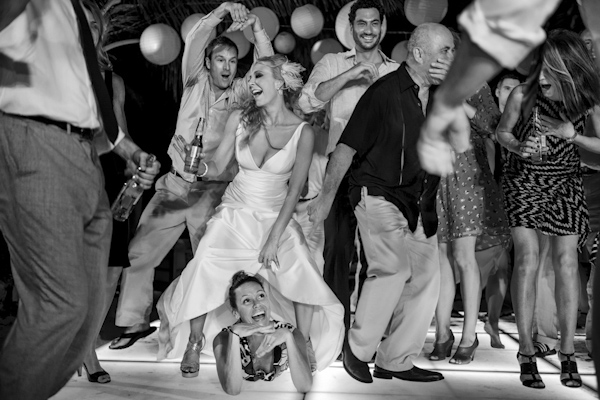 hilarious wedding photo by Morgan Lynn Razi of Morgan Lynn Photography | via junebugweddings.com hilarious wedding photo by Morgan Lynn Razi of Morgan Lynn Photography | via junebugweddings.com
