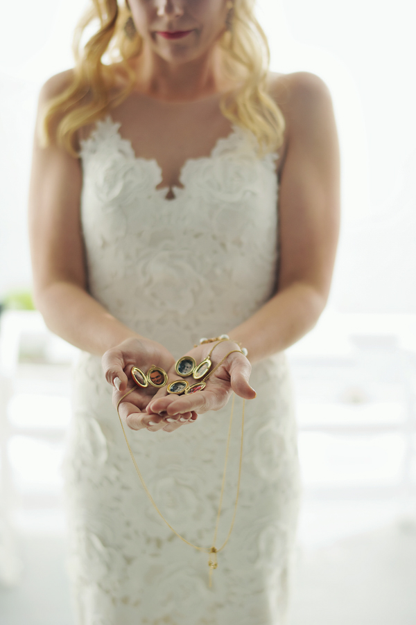 we-love-the-reason-why-this-couple-chose-santorini-for-their-destination-wedding-12