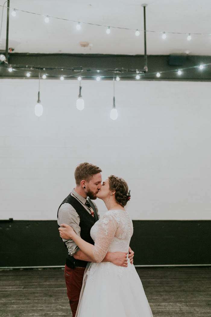 romantic-autumnal-portland-wedding-at-union-pine-olivia-strohm-photography-64