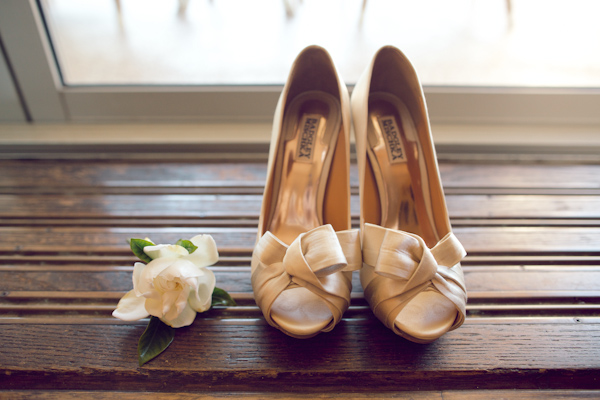Hawaii destination wedding on Lanai island with photos by Anna Kim Photography | via junebugweddings.com Hawaii destination wedding on Lanai island with photos by Anna Kim Photography | via junebugweddings.com