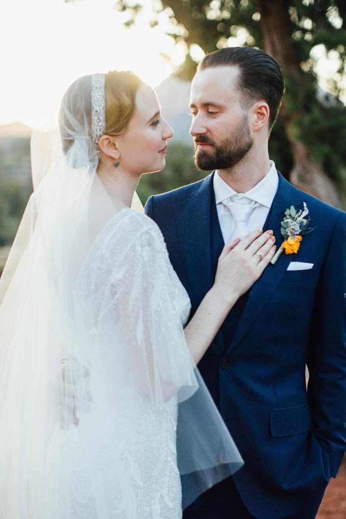creative-sedona-wedding-in-the-tlaquepaque-arts-and-crafts-village-jane-in-the-woods-65