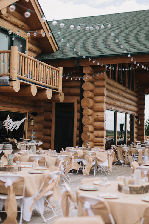 Vintage backyard farm wedding in South Dakota - photos by Bryan and Mae | via junebugweddings.com Vintage backyard farm wedding in South Dakota - photos by Bryan and Mae | via junebugweddings.com
