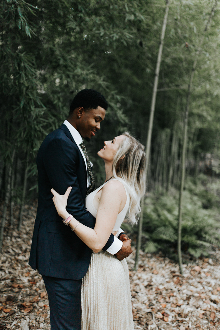 cool-glam-engagement-session-at-atlantas-swan-house-32