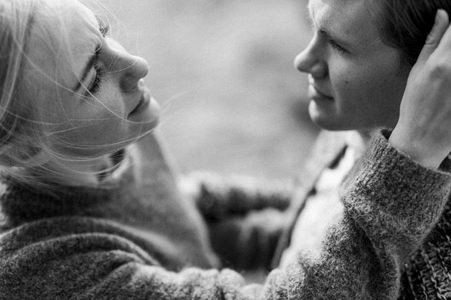 Intimate-Iceland-Engagement-Capyture (11 of 19)