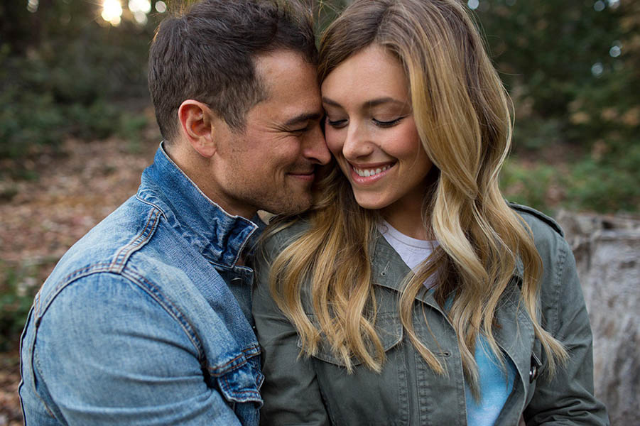 Cozy-Anniversary-Photo-Shoot-at-Mount-Tamalpais-Dustin-Cantrell-2