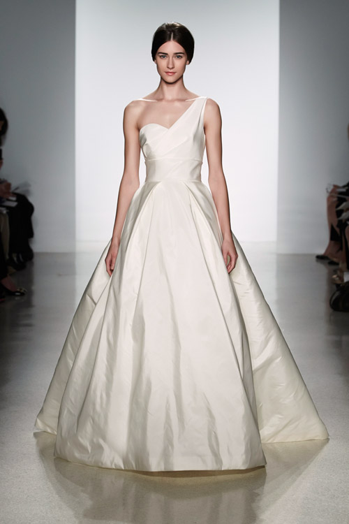Amsale wedding dress from the Spring 2014 bridal collection | via junebugweddings.com Amsale wedding dress from the Spring 2014 bridal collection | via junebugweddings.com