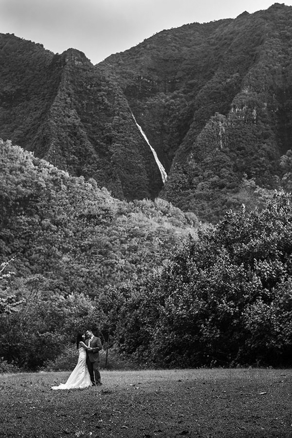tropical destination wedding in Princeville, Kaua'i, Hawai'i, photos by Brett Butterstein Photography | via junebugweddings.com tropical destination wedding in Princeville, Kaua'i, Hawai'i, photos by Brett Butterstein Photography | via junebugweddings.com