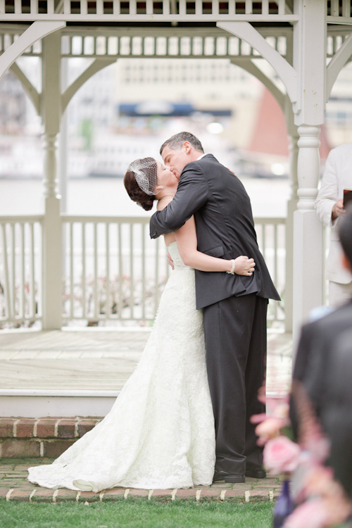 Southern wedding at The Westin Savannah Harbor, photos by Harwell Photography | via junebugweddings.com Southern wedding at The Westin Savannah Harbor, photos by Harwell Photography | via junebugweddings.com