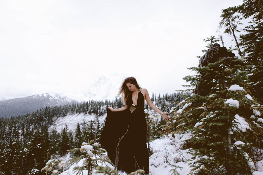 Snowy-Couple-Session-at-Mt-Baker-Alexandra-Celia-9