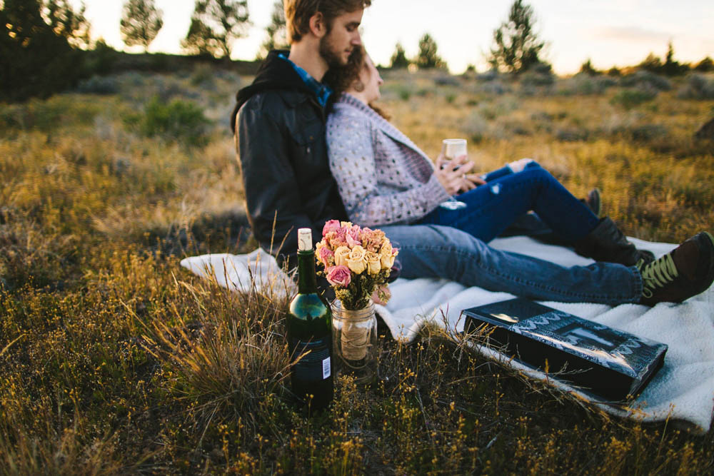 Sentimental-Anniversary-Session-in-Lava-Beds-National-Park-Chutikorn-Photography (13 of 27)