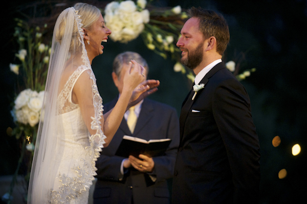 Black, white, and gold wedding at Austin Museum of Art in Austin, Texas, photos by Ashley Garmon Photography | via junebugweddings.com Black, white, and gold wedding at Austin Museum of Art in Austin, Texas, photos by Ashley Garmon Photography | via junebugweddings.com