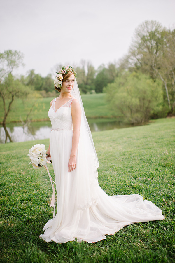 darling countryside wedding inspiration photo shoot, photo by L Hewitt Photography | via junebugweddings.com darling countryside wedding inspiration photo shoot, photo by L Hewitt Photography | via junebugweddings.com