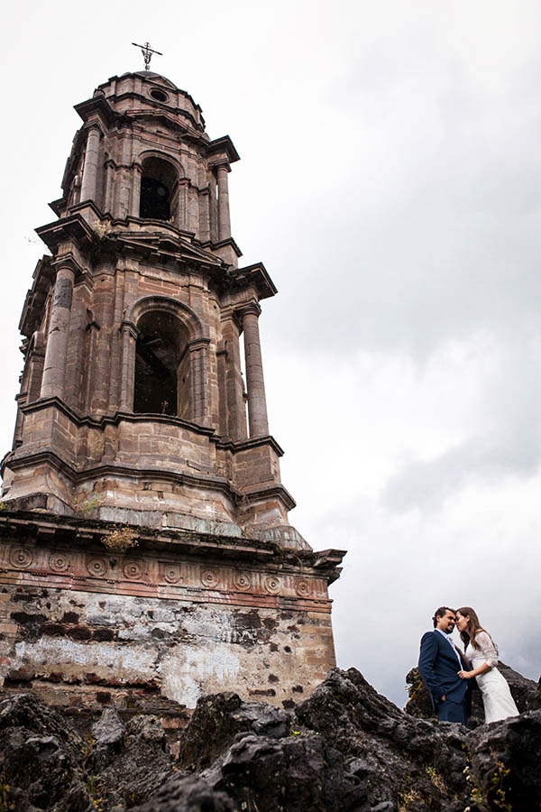 Romantic-Post-Wedding-Shoot-San-Juan-Parangaricutiro-Jorge-Kick (23 of 25)