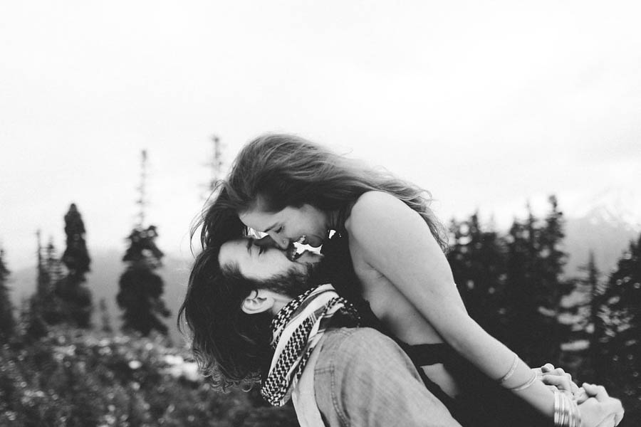 Snowy-Couple-Session-at-Mt-Baker-Alexandra-Celia-24