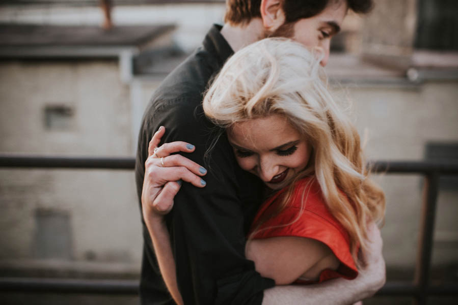 just-try-not-to-smile-at-this-adorable-milwaukee-engagement-2