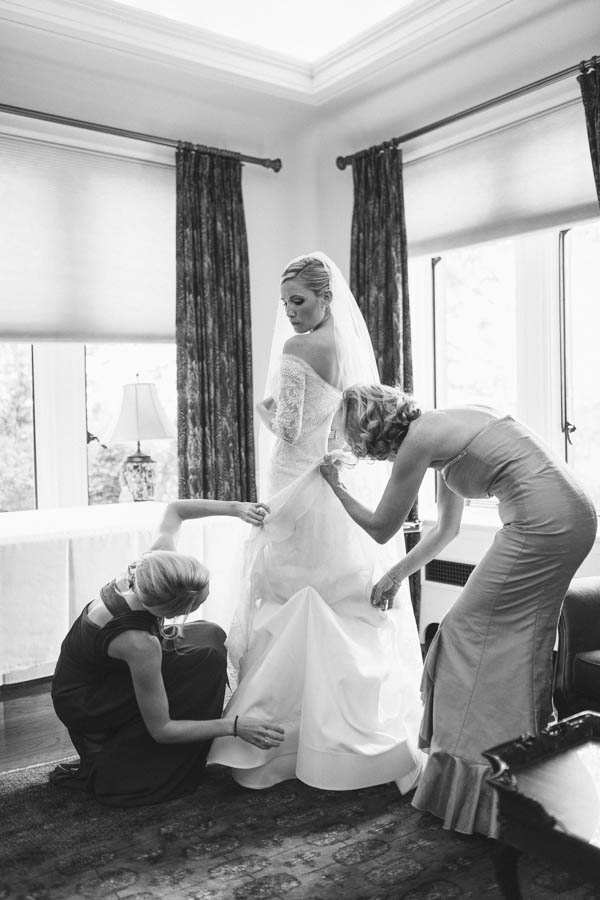 romantic country club wedding bride getting ready, photo by Clay Austin Photography | via junebugweddings.com romantic country club wedding bride getting ready, photo by Clay Austin Photography | via junebugweddings.com
