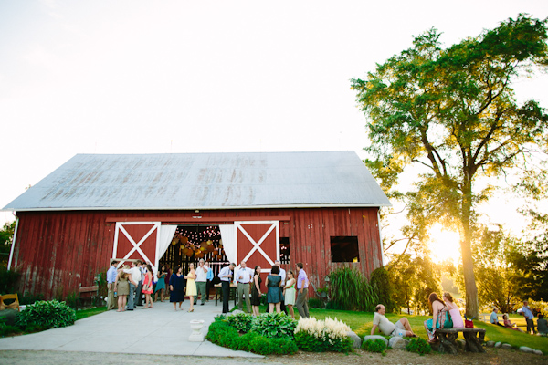 sunny rustic barn wedding in Michigan with photos by Dan Stewart | via junebugweddings.com sunny rustic barn wedding in Michigan with photos by Dan Stewart | via junebugweddings.com