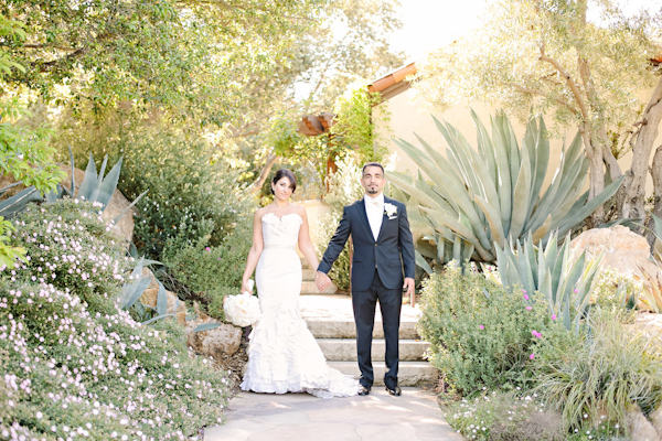 modern Persian wedding in San Jose, California, photo by Jinda Photography | via junebugweddings.com modern Persian wedding in San Jose, California, photo by Jinda Photography | via junebugweddings.com