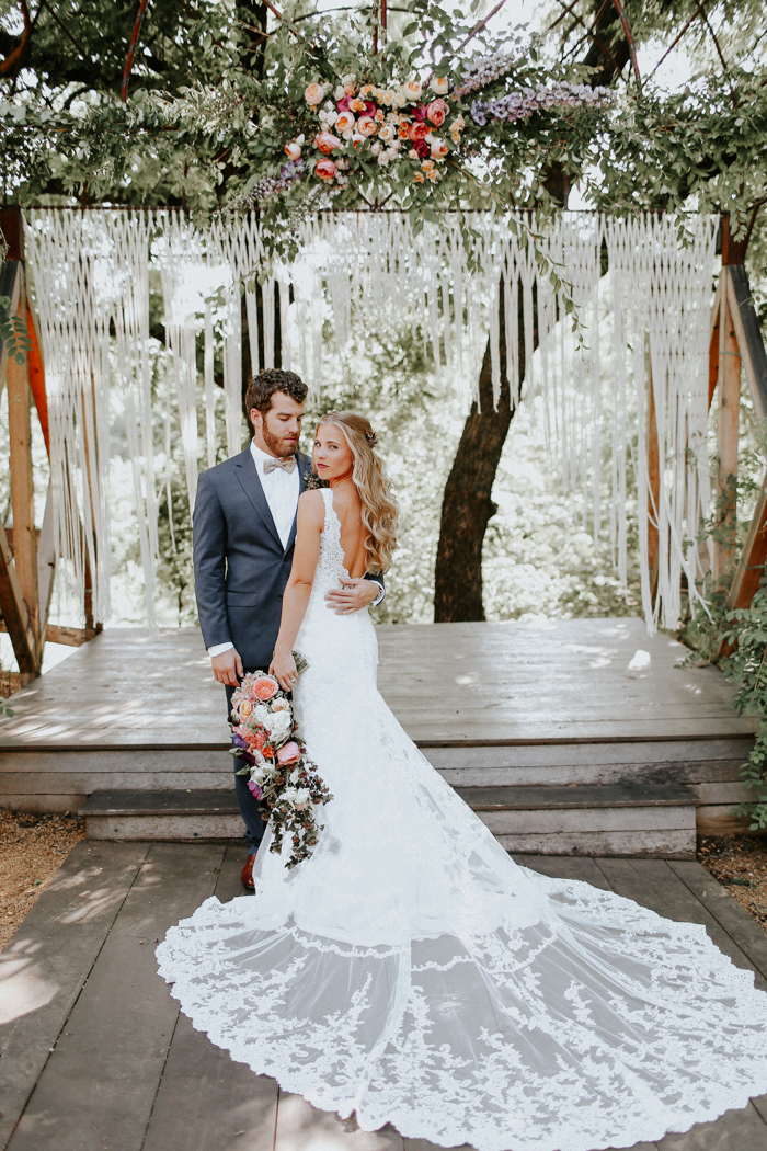 this-fall-wedding-at-southwind-hills-seamlessly-blends-bold-and-soft-styles-12